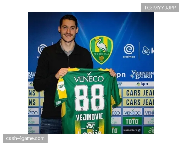 斯佩齐亚中场新星表现稳健,助力球队迎来重要逆转。 斯佩齐亚中场新星表现稳健,助力球队迎来重要逆转。