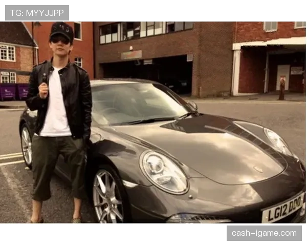 董志豪昨晚又开豪车出场了?真不知道他车库里还有几台藏着呢 董志豪昨晚又开豪车出场了?真不知道他车库里还有几台藏着呢